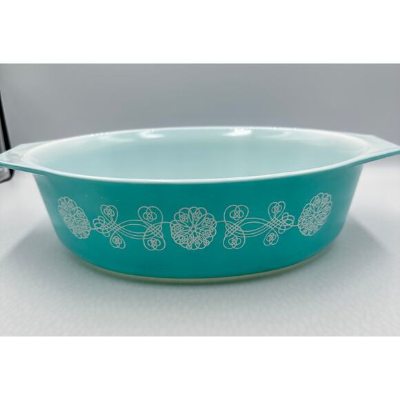Pyrex 045 Turquoise White Lace Medallion Oval Casserole Dish 2.5 QT - Picture 2 of 11